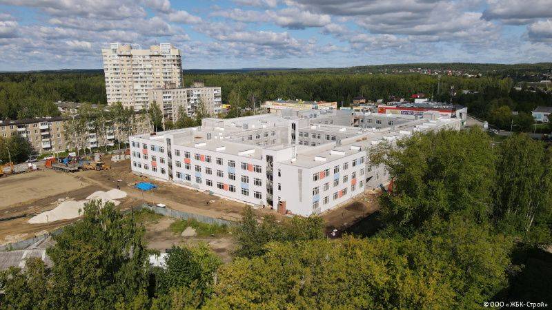 ​Строительство новой школы в Кировском районе идет с опережением графика