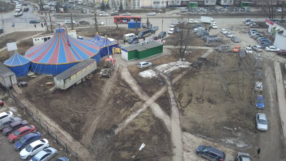 Пермяки пожаловались на гастролирующий цирк, испортивший площадь в микрорайне Крохалева