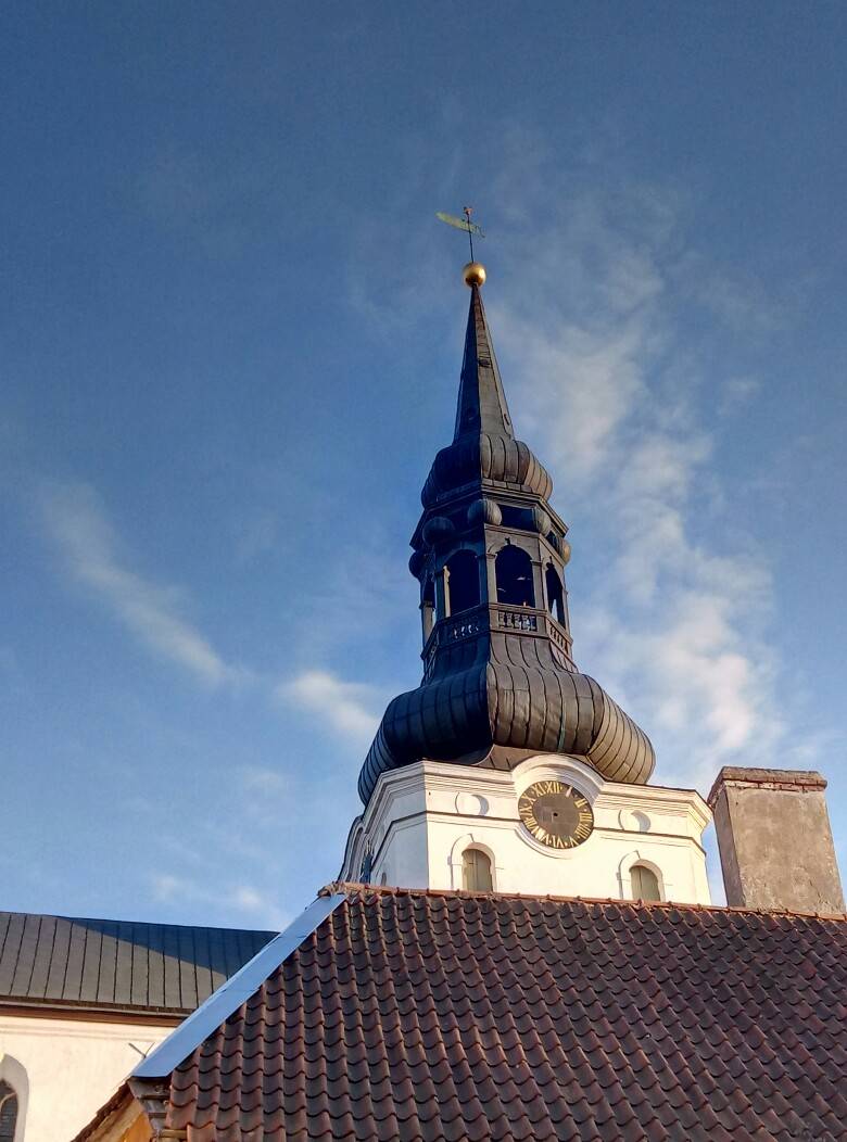 За крепостной стеной