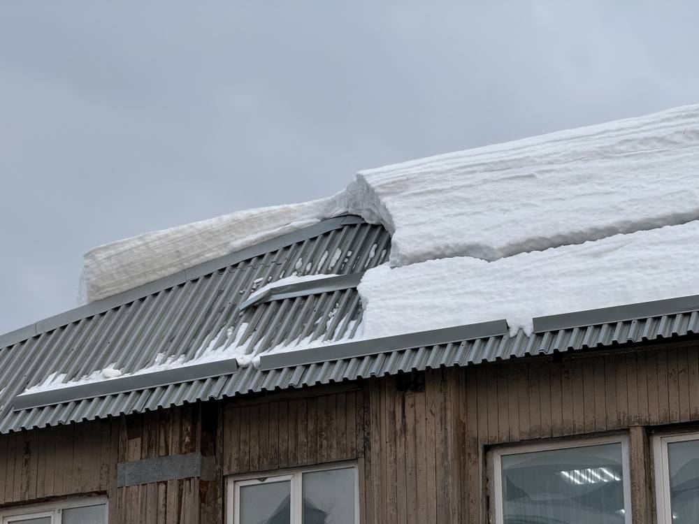 В Перми двухлетняя девочка погибла после схода снега с крыши частного дома
