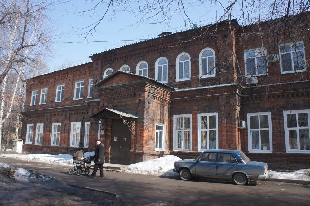 В детской поликлинике в Перми ограничат прием пациентов из-за состояния этажа