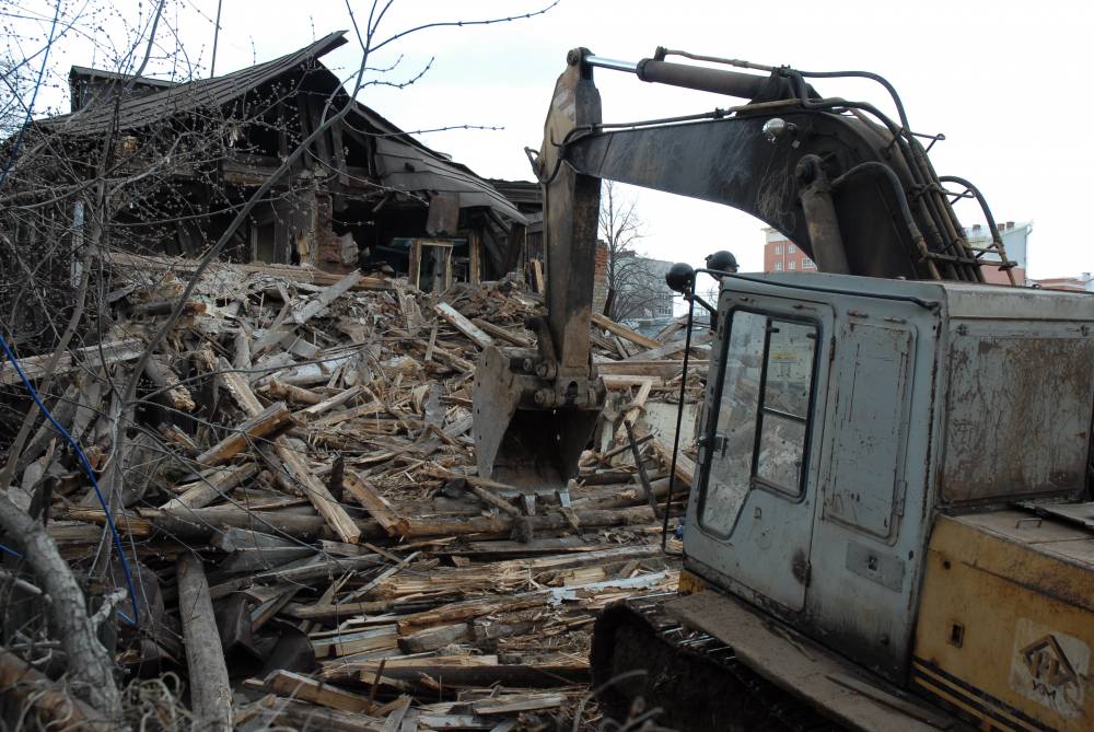 ​В Перми снесли 16 аварийных домов 