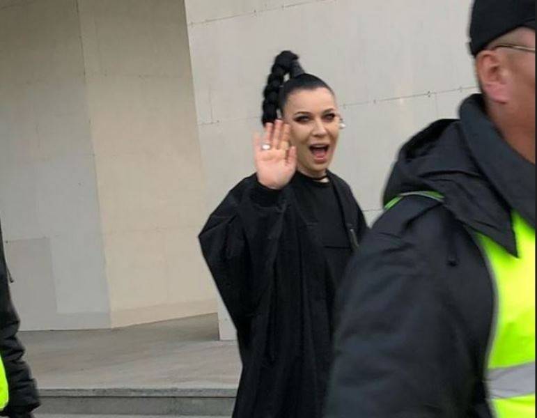 «Дала жару»: жители в соцсетях обсуждают выступление певицы Елки в Перми