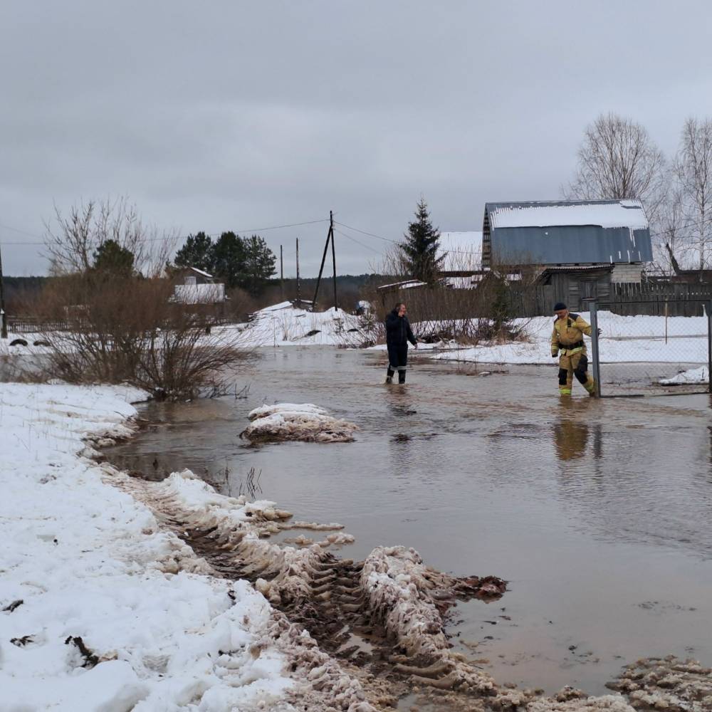 В Карагайском округе из-за паводка введен режим повышенной готовности