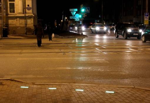 В Перми установили первый «наземный» светофор для пешеходов