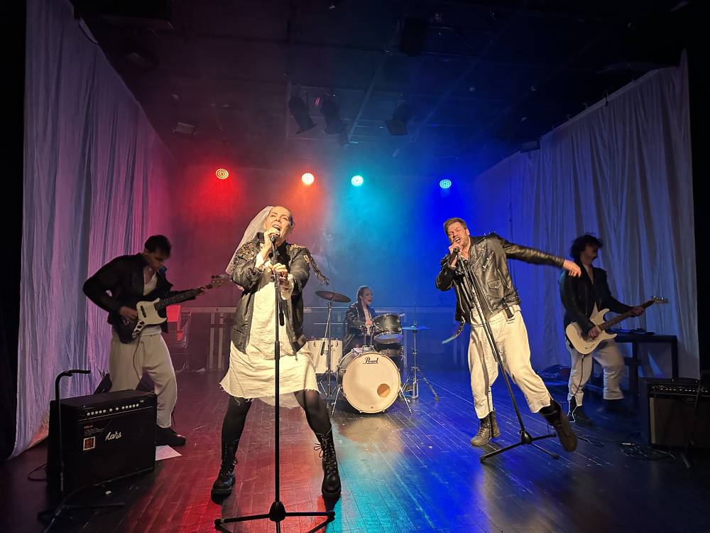 ​Театр-Театр покажет в Перми премьеру панк-драмы «Летов» (18+)