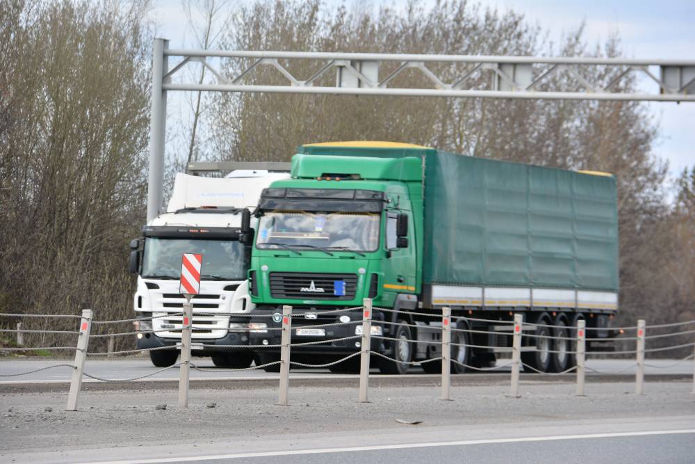 В Прикамье на федеральных трассах временно ограничено движение грузового транспорта