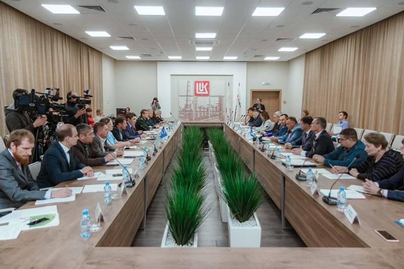  Под контролем общества 