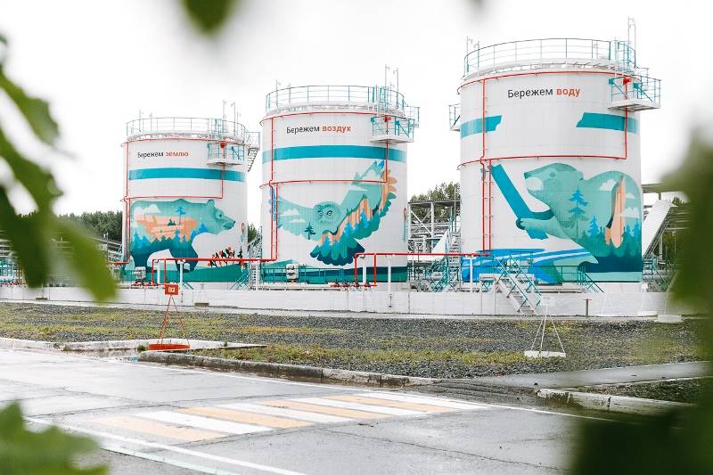 ​«Сибур-Химпром» превратил технические резервуары в экологические арт-объекты