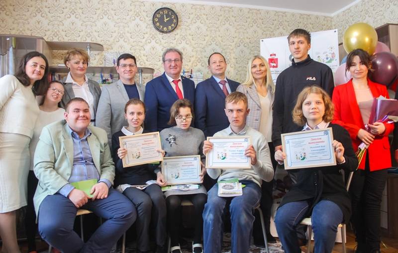 ​Павел Миков, Дмитрий Санников и Виктор Суетин  поздравили выпускников проекта «Смогу жить сам»