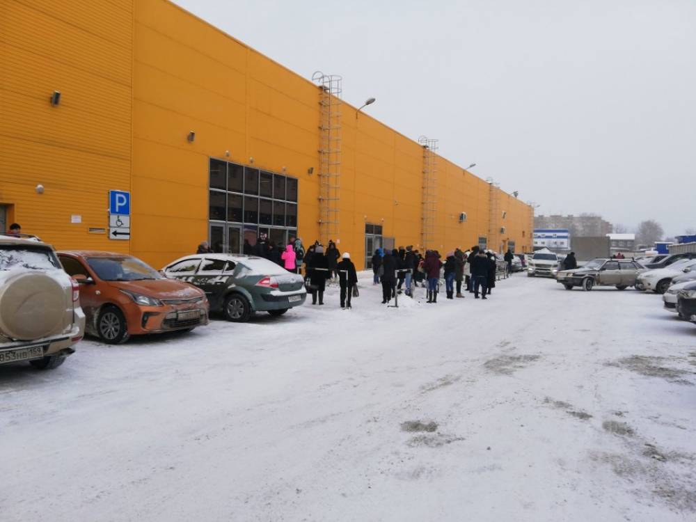 ​Соцсети: в Перми эвакуировали гипермаркет «Лента»