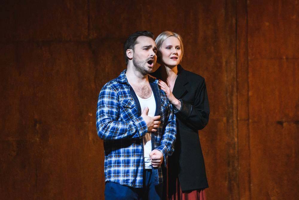 «Блестки» и нищета. Константин Богомолов поставил в Перми «Кармен»