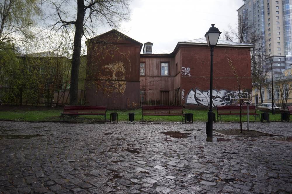 В центре Перми сносят здание с портретом Юрия Шевчука