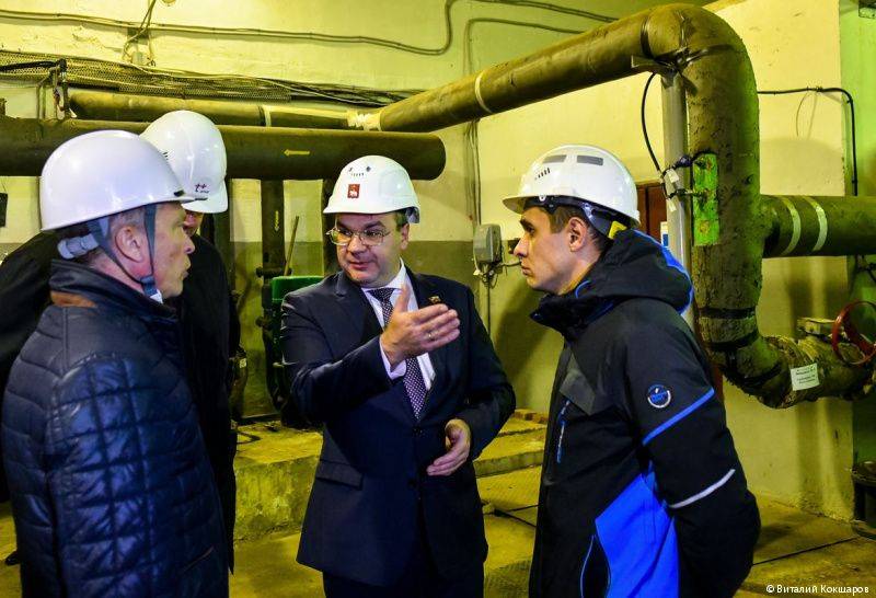 Эдуард Соснин поставил на контроль ситуацию с горячей водой и отоплением в микрорайоне Краснова