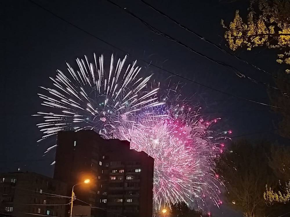 В Перми запустили праздничный салют в честь Дня Победы