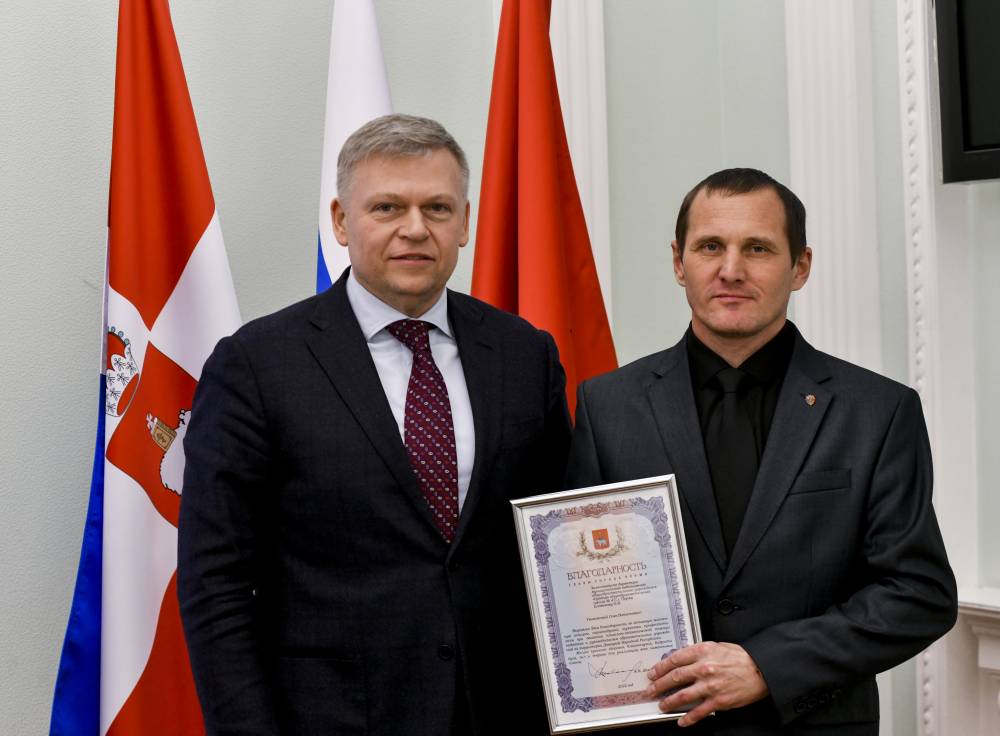 ​Алексей Дёмкин наградил пермских педагогов – участников гуманитарной миссии в ДНР