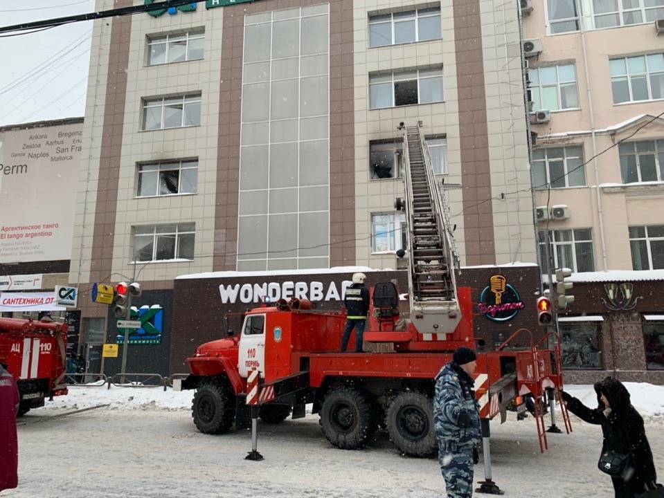 Причиной зимнего пожара в бизнес-центре на ул. Монастырской в Перми мог стать поджог