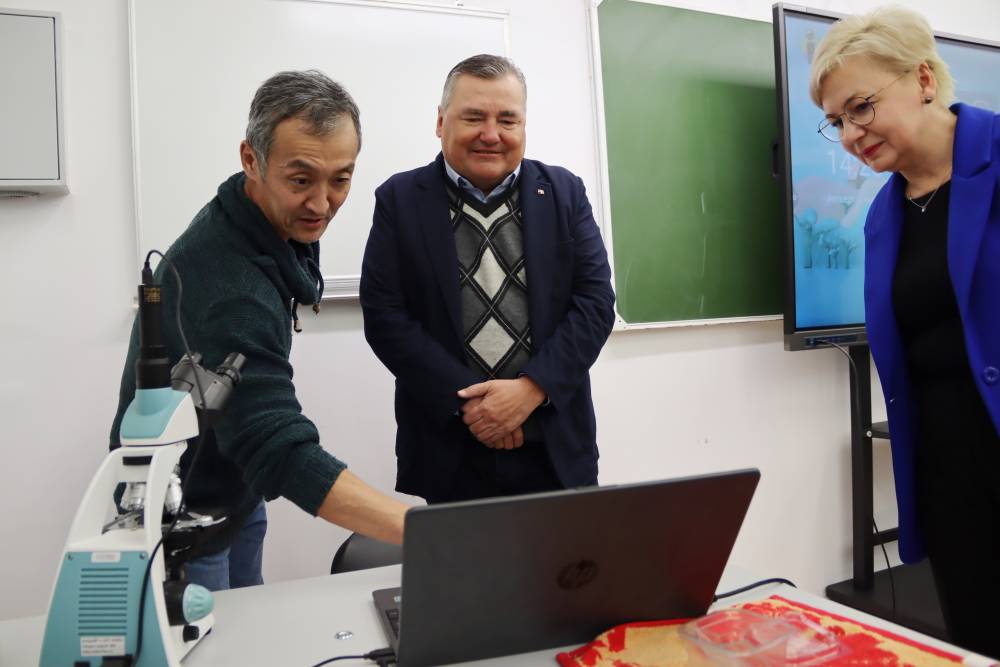 ​Спикер краевого парламента Валерий Сухих посетил «IT-куб» и новую школу в Чайковском