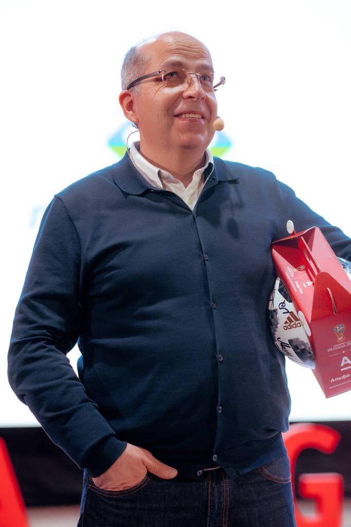 Быть номером один