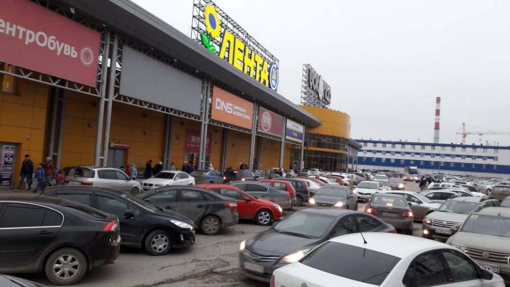 Ажиотаж: пермяки устроили давку в новом гипермаркете «Лента»