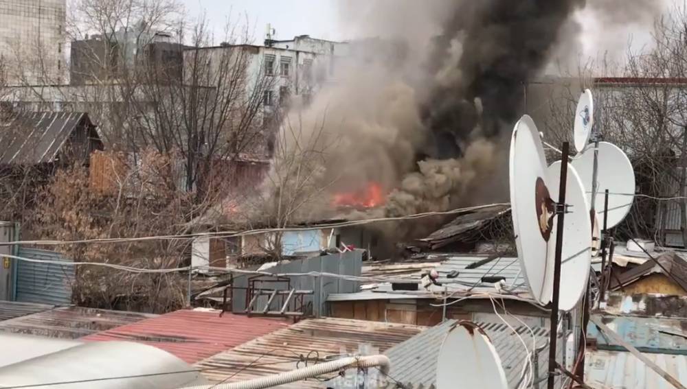 ​Соцсети: в Перми произошел крупный пожар в районе Центрального рынка