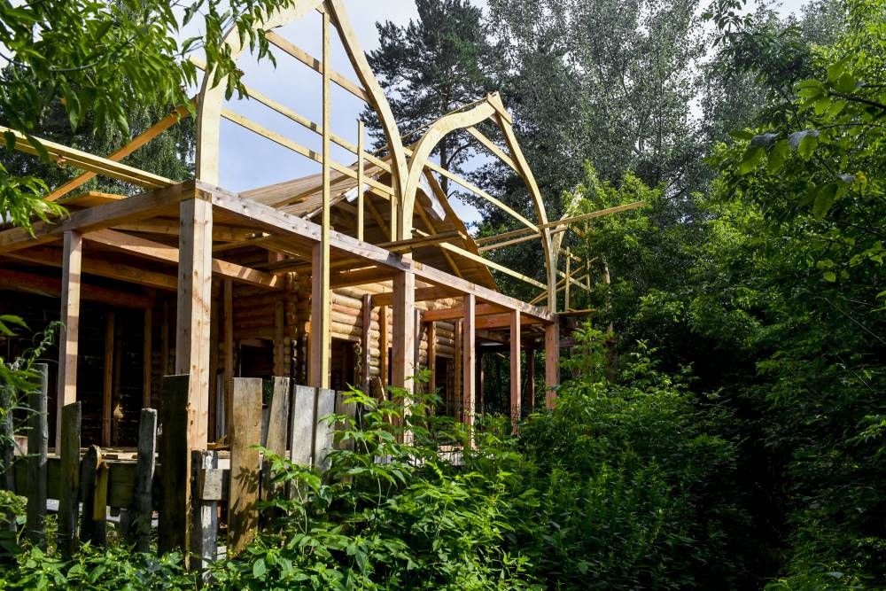 ​Подрядчик воссоздает фронтоны-кокошники на крыше Дачи Синакевича в Перми