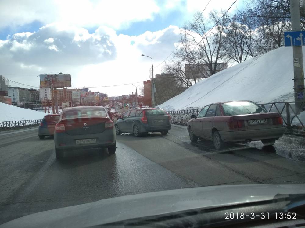На Коммунальном мосту в Перми из-за ДТП образовалась пробка