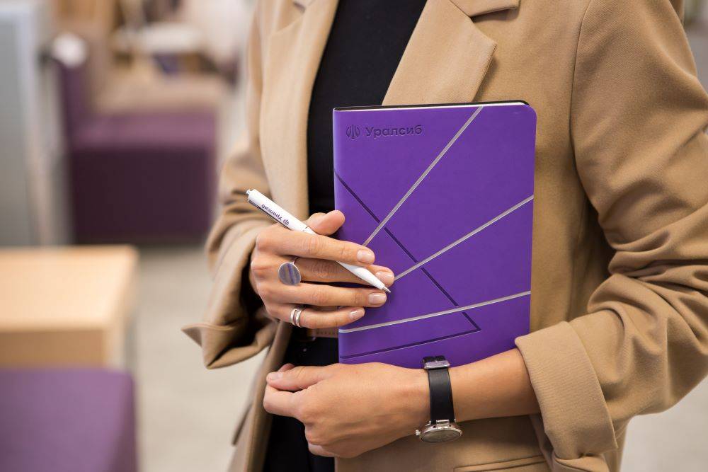 ​Банк Уралсиб вышел в финал премии «Хрустальная гарнитура»