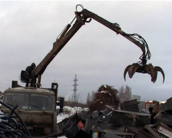 На полигоне в Прикамье раздавили более 1000 игровых автоматов