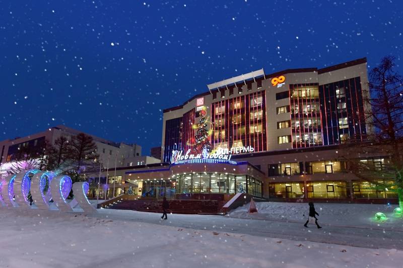 У пермских нефтяников - лучшее новогоднее украшение офиса