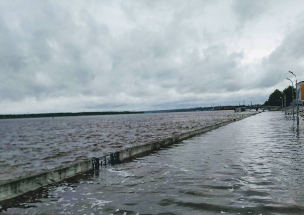 В Перми вновь топит арт-объект «Счастье не за горами»