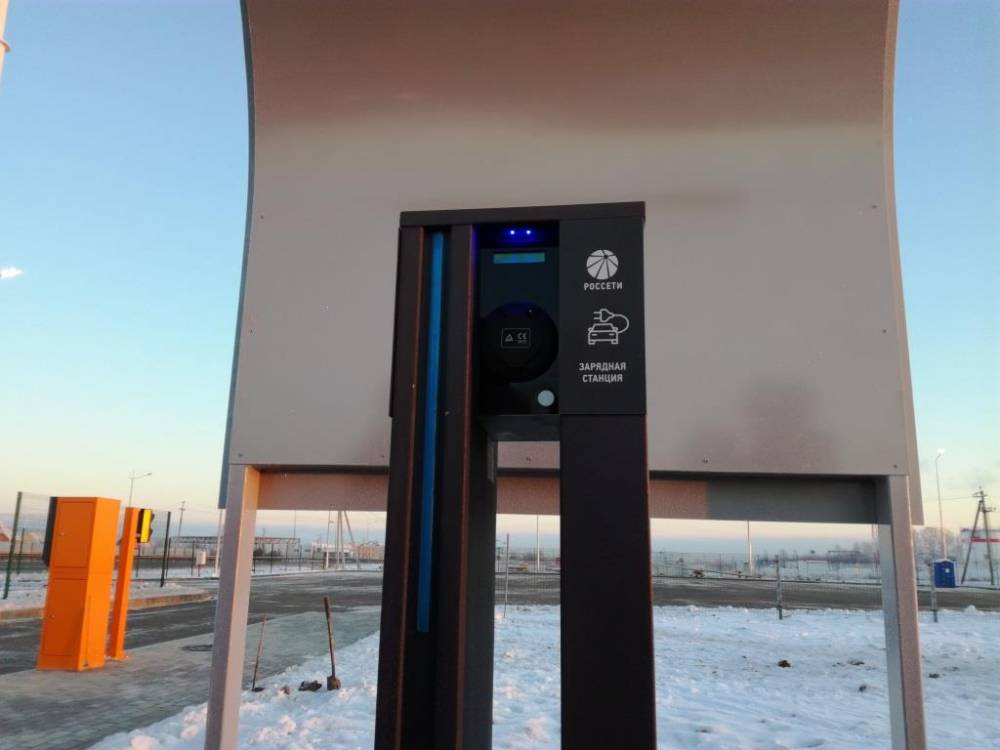 ​Tesla в городе. Интервью с пермяком, который ездит на электромобиле. Ему нравится