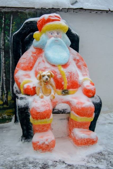 В Прикамье заключенные слепили скульптуры из снега