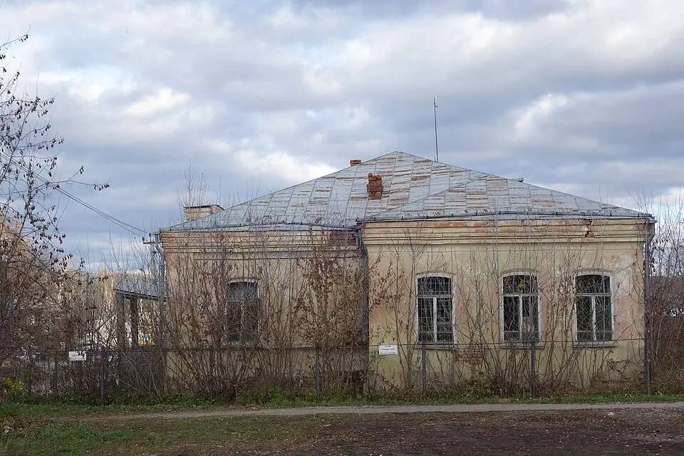 В селе Уинском выставили на торги историческое здание банка