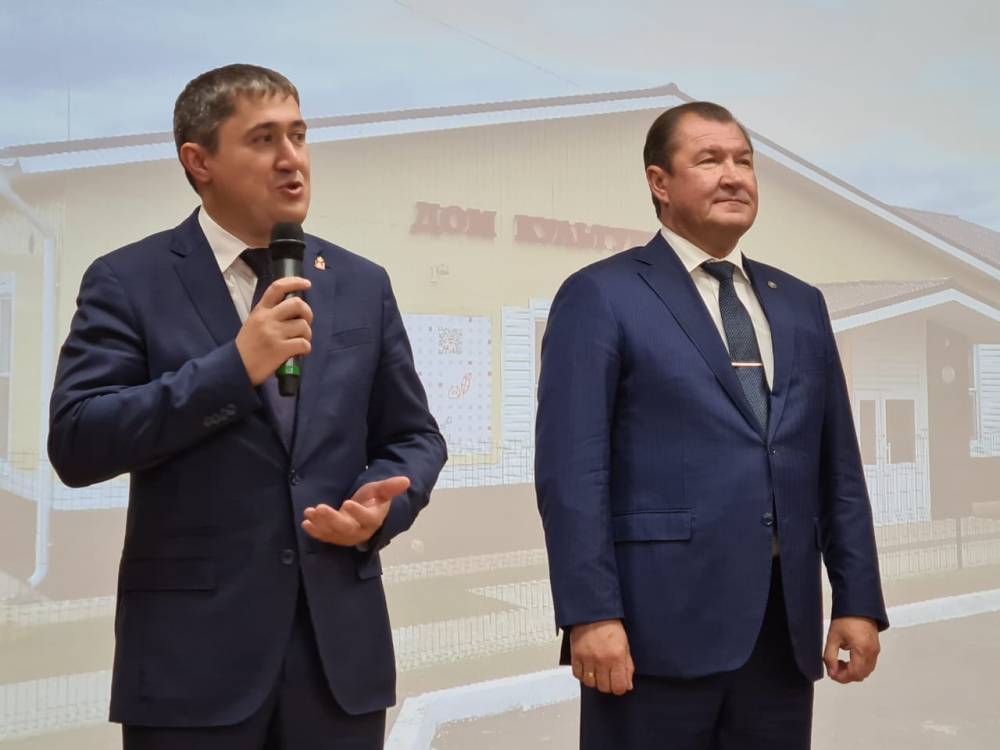 Под Чернушкой открылся дом культуры, первым сцену опробовал музыкант-виртуоз Андрей Киряков