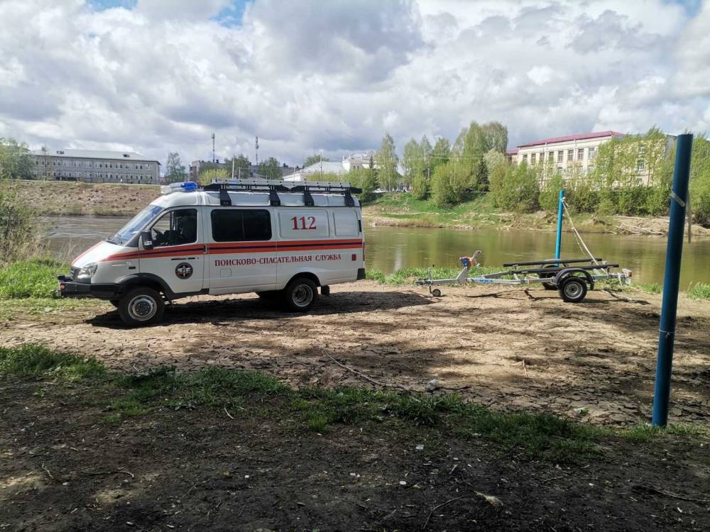 В Прикамье спасатели нашли тело мужчины, который пять дней назад упал с моста в Сылву 