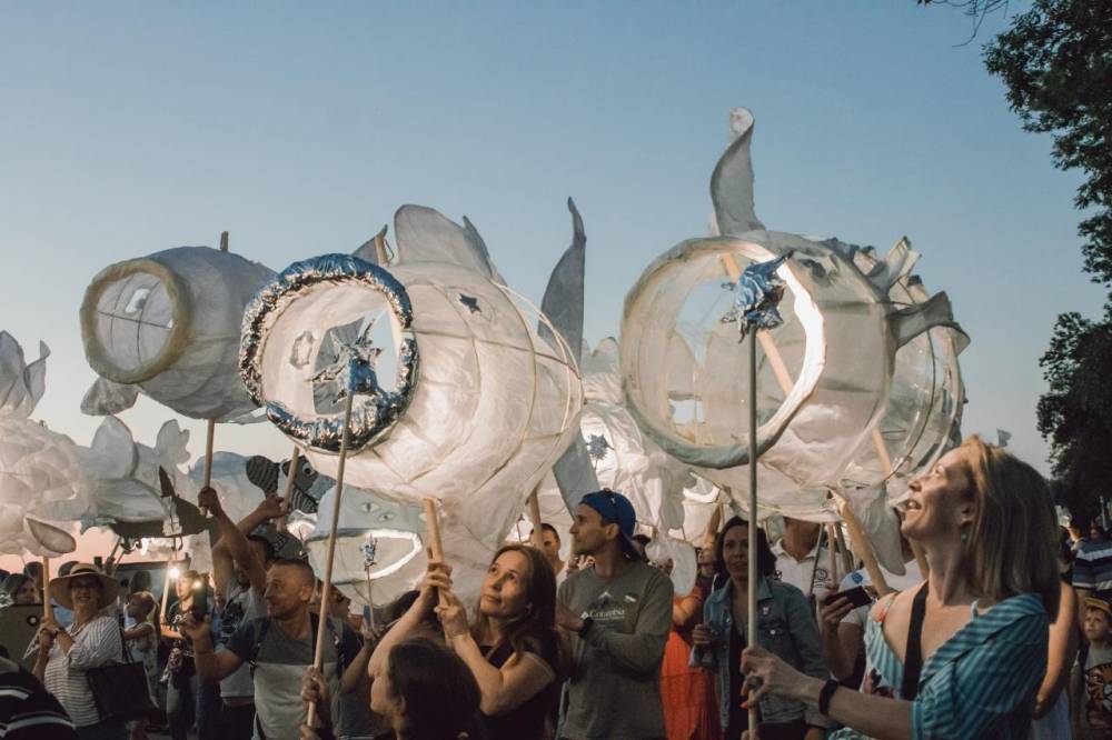 На пермской набережной пройдет парад гигантских светящихся рыб
