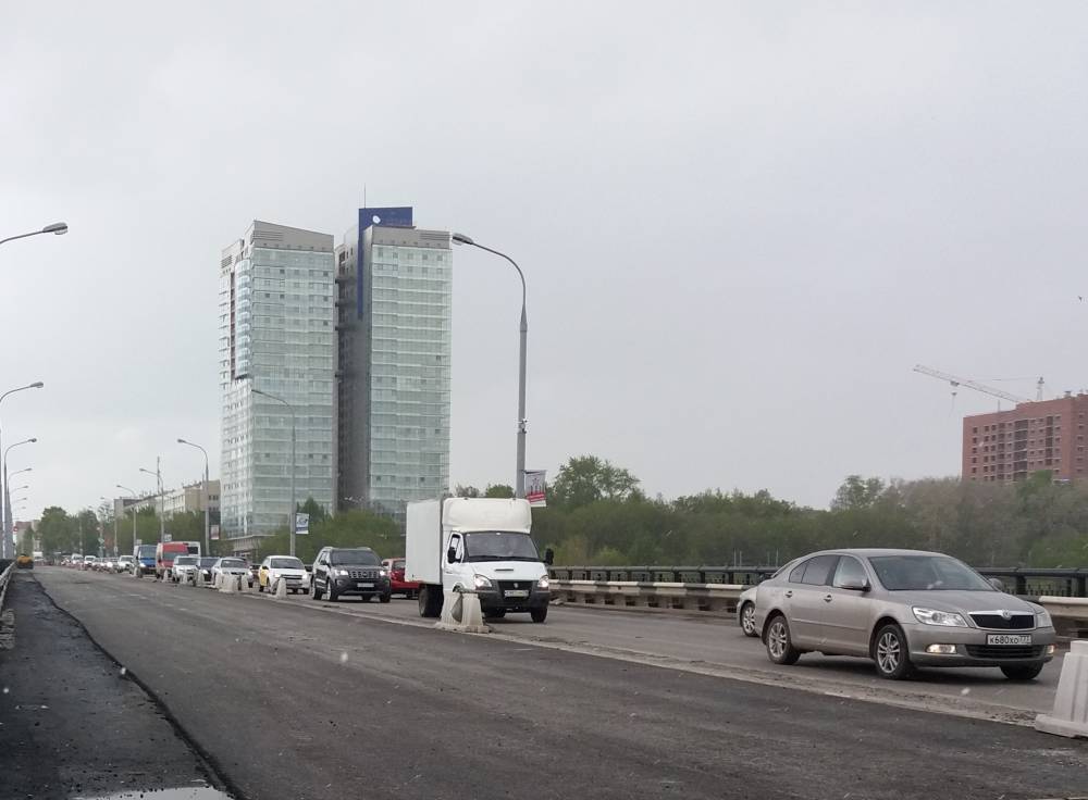 Из-за ДТП на Коммунальном мосту в Перми утром образовалась пробка