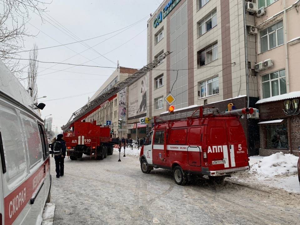 ​В Перми пожарные ликвидировали возгорание в бизнес-центре 
