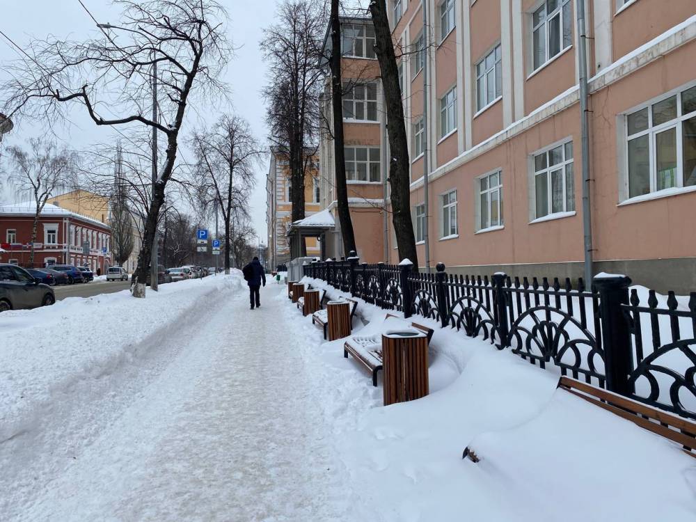 В Ленинском районе Перми с начала года выдали более 180 предписаний об очистке кровель от снега