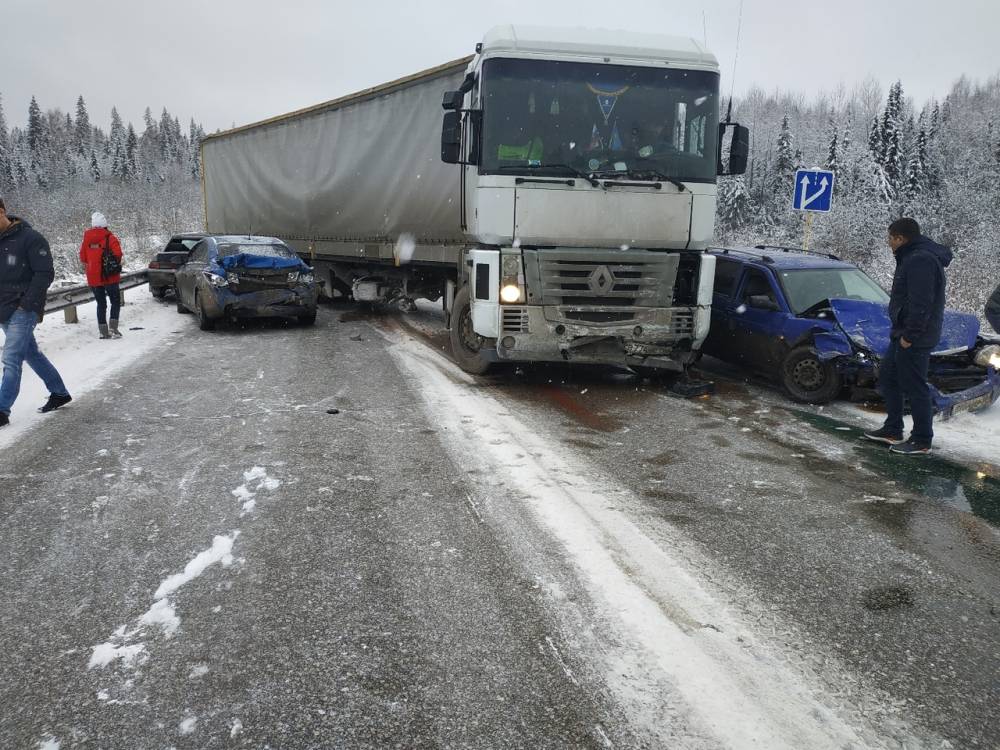 ​В Перми на трассе Пермь – Березники произошла массовая авария с фурой 