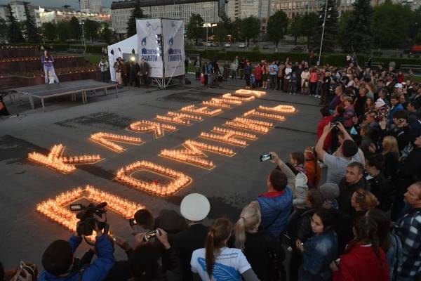 В Перми более 800 человек зажгли свечи в память о войне