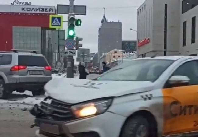 В Перми около ЦУМа иномарка сбила пешехода