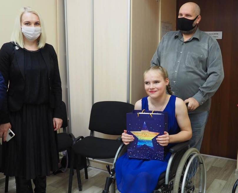 «Единая Россия» ко Дню отца поздравила жителя Карагая, воспитывающего шестерых детей