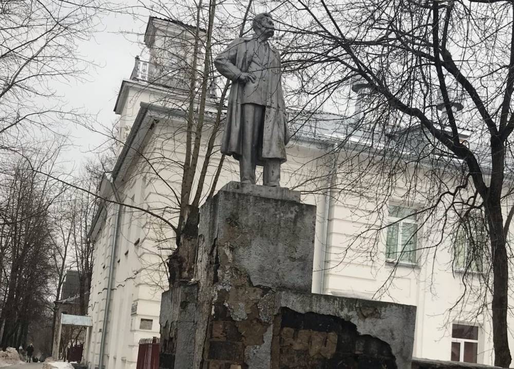 В Перми снесли памятник Максиму Горькому