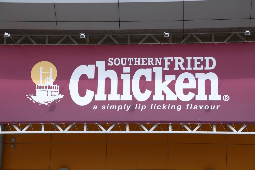 В центре Перми на продажу выставлено здание, в котором располагается кафе Chicken