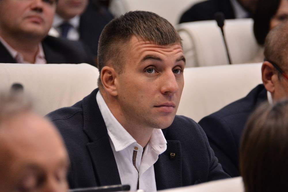 Депутат Илья Кузьмин, на которого было совершено нападение, пройдет допрос на полиграфе