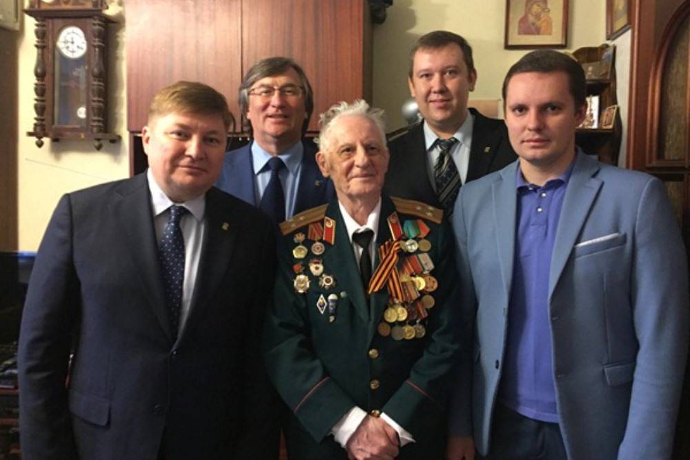 Вячеслав Григорьев поздравил старейшего члена партии «Единая Россия»