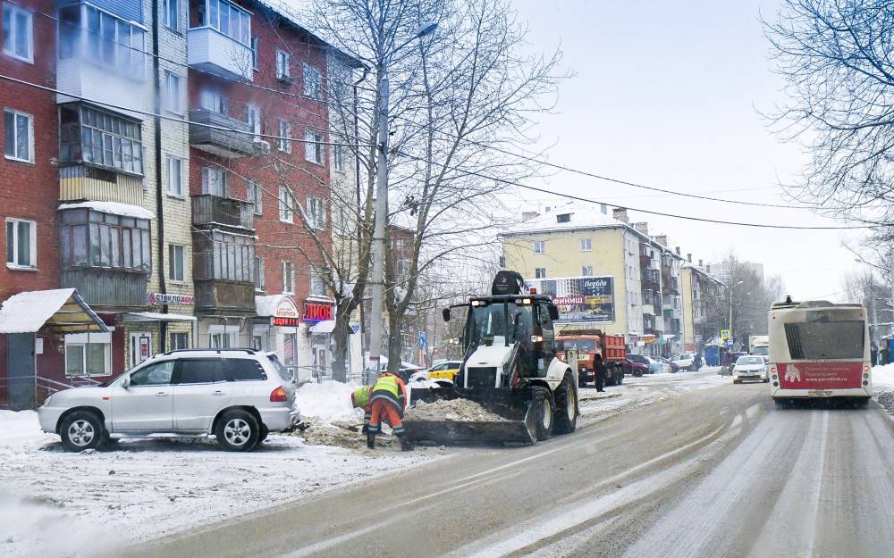 Подрядчики продолжают активный вывоз снега с улиц Перми 