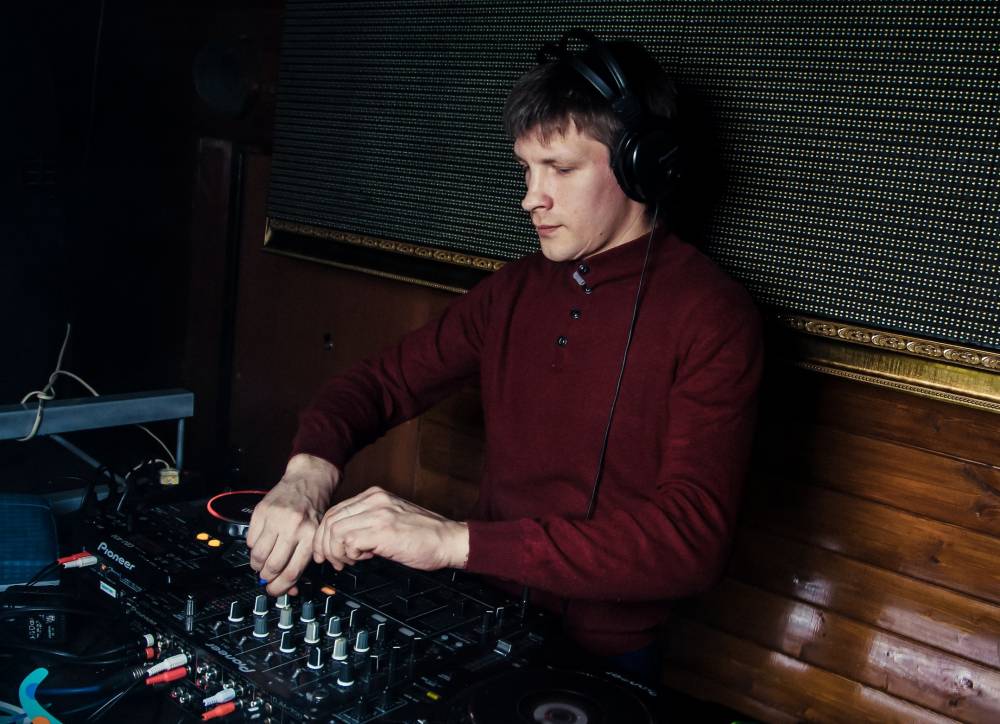 Диджей максвелл. Сделай погромче диджей. Сделай погромче диджей. Диджей sibir. Сделай погромче диджей.